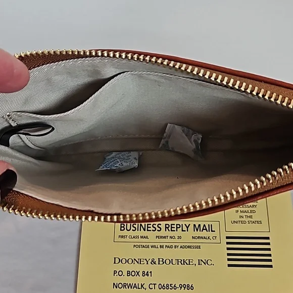 Dooney & Bourke | NWT Women's NFL Large Slim Wristlet Arizona Cardinals - Picture 9 of 10